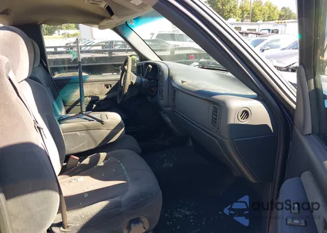 2000 Chevrolet Silverado Ls z USA, uszkodzony, nr VIN 1GCEC14T3YE106948